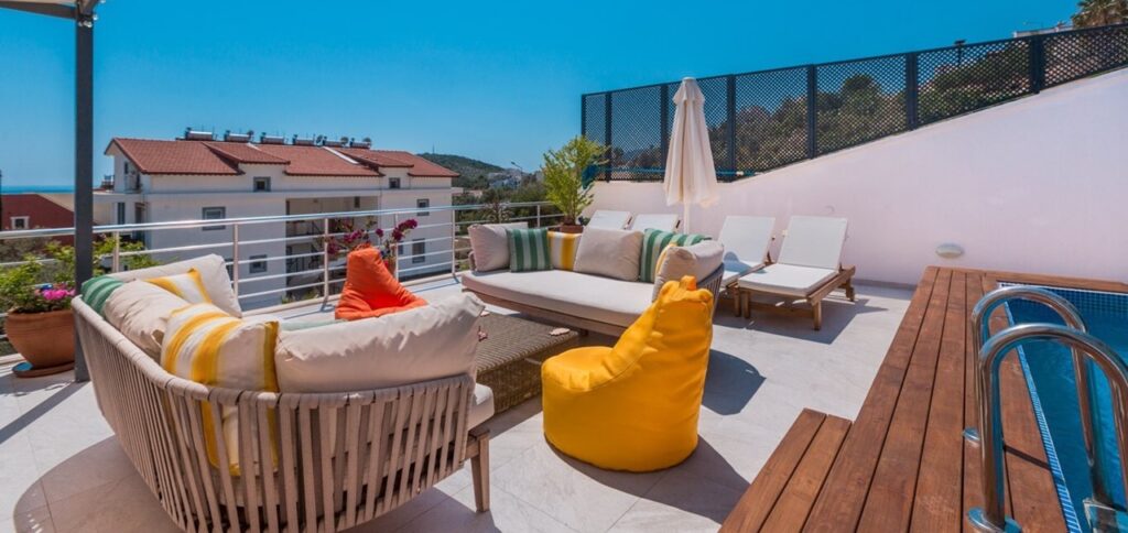 3 Bedroom Penthouse Apartment with Roof Top Plunge Pool