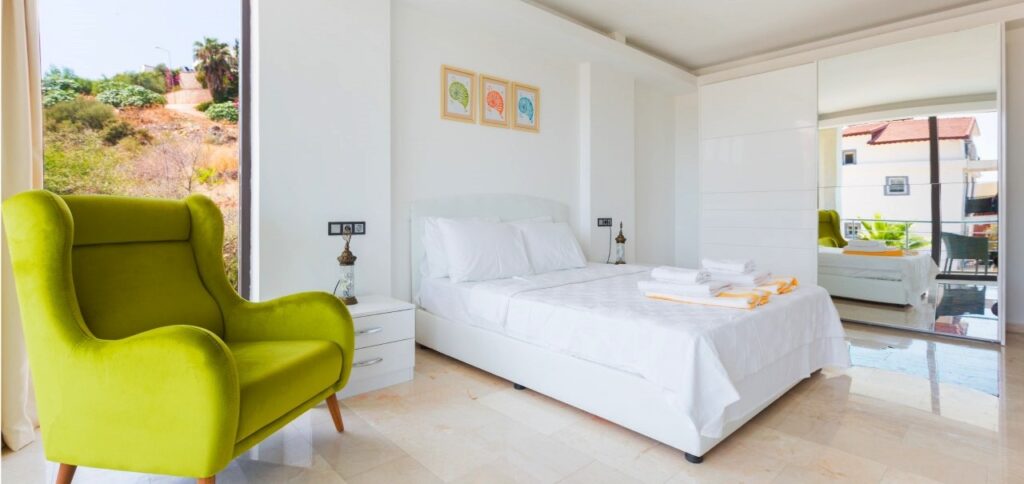 3 Bedroom Penthouse Apartment with Roof Top Plunge Pool