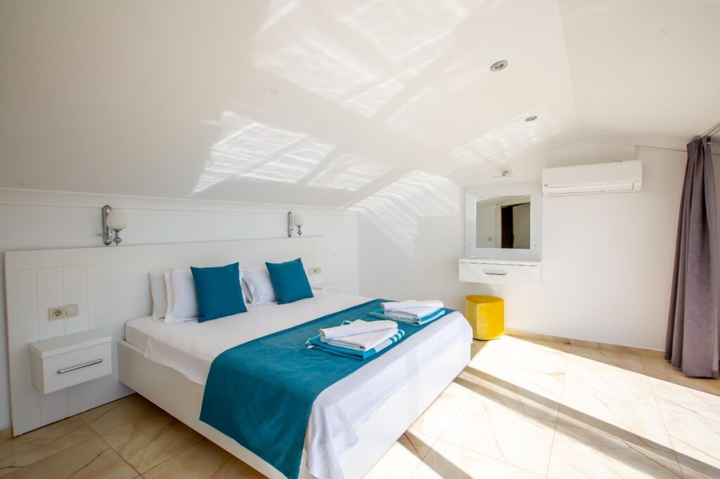 Modern Semi-Detached Villa With Private Infinity Pool and Sea views