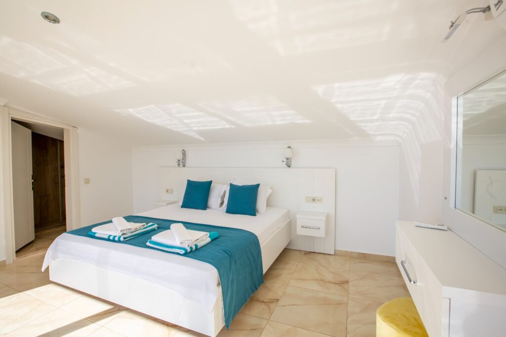 Modern Semi-Detached Villa With Private Infinity Pool and Sea views