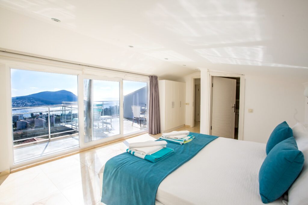 Modern Semi-Detached Villa With Private Infinity Pool and Sea views