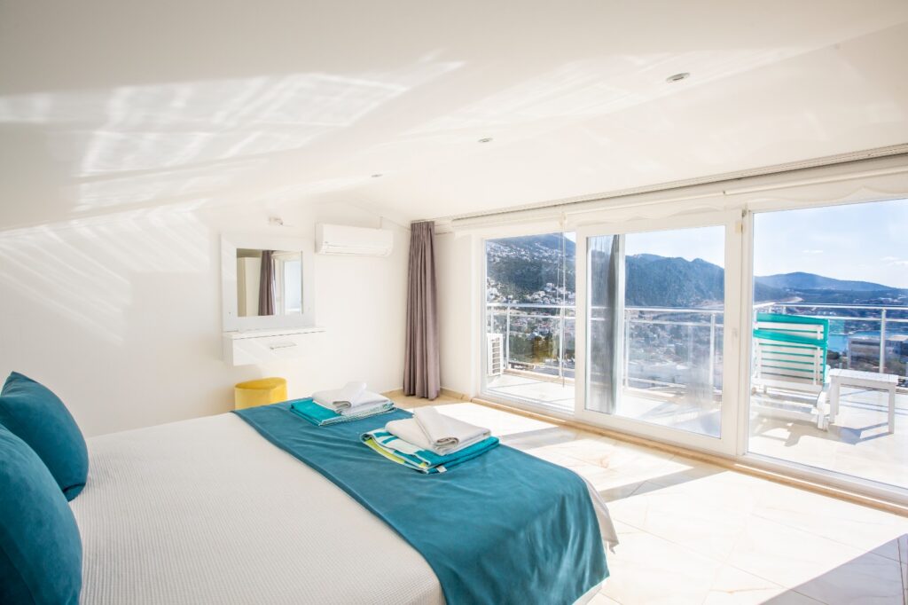 Modern Semi-Detached Villa With Private Infinity Pool and Sea views