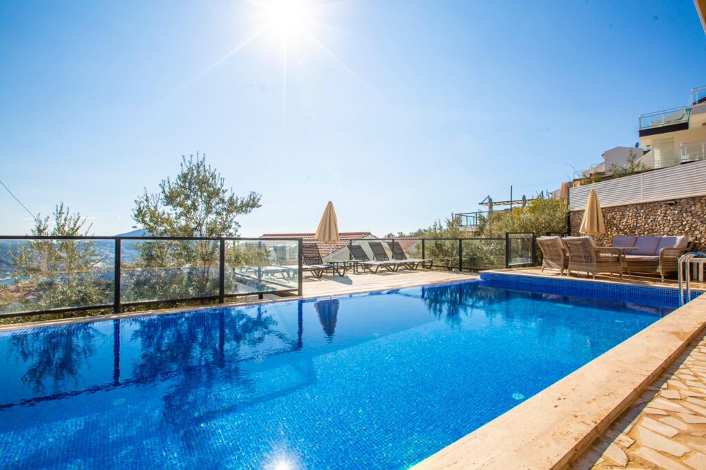 Modern Semi-Detached Villa With Private Infinity Pool and Sea views