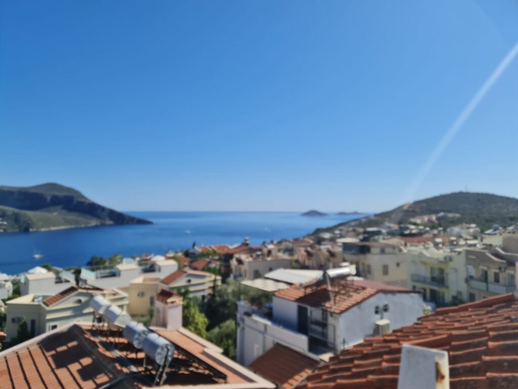 Amazing Central 2 Bedroom Apartment with Sea Views