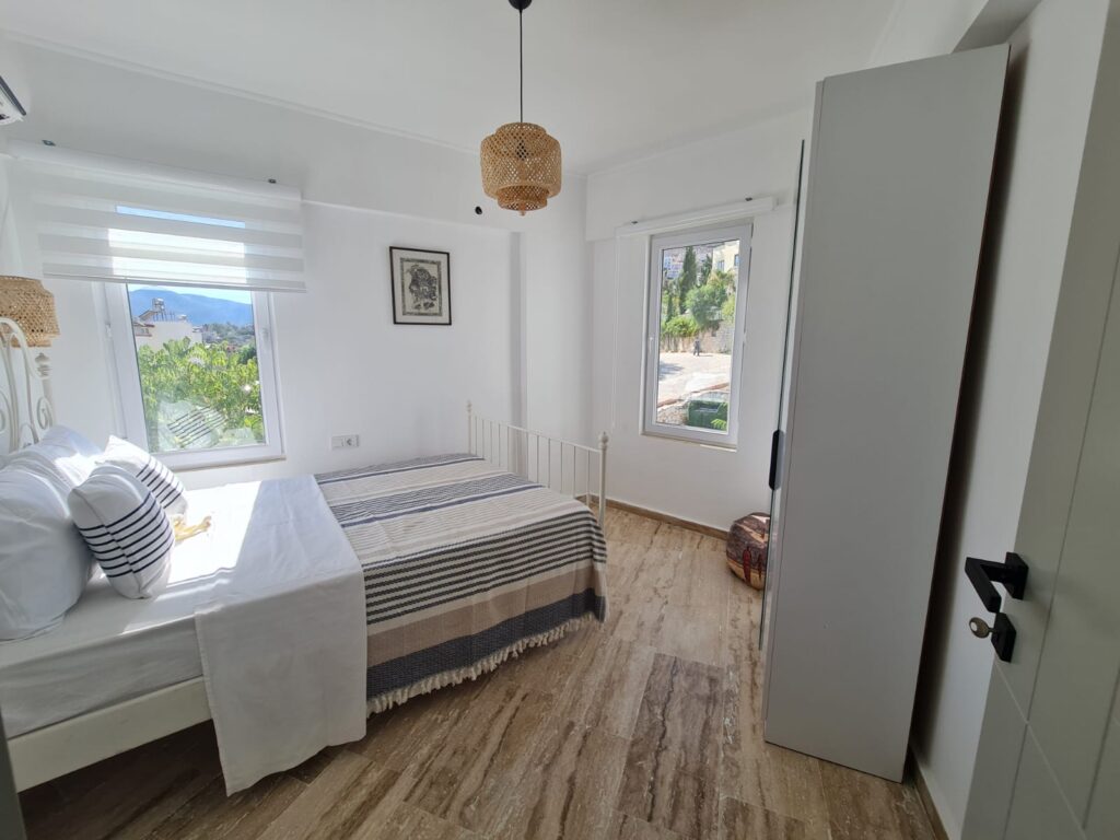 Amazing Central 2 Bedroom Apartment with Sea Views