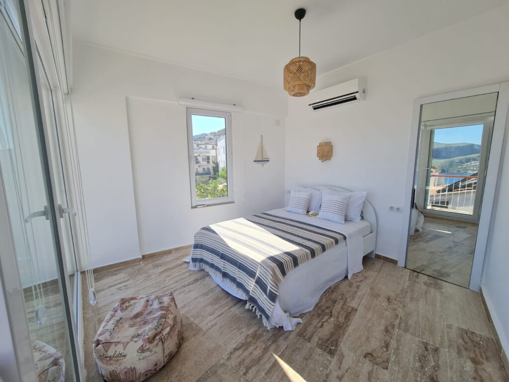 Amazing Central 2 Bedroom Apartment with Sea Views