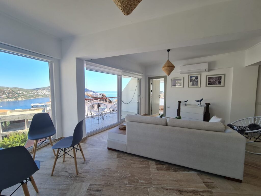 Amazing Central 2 Bedroom Apartment with Sea Views