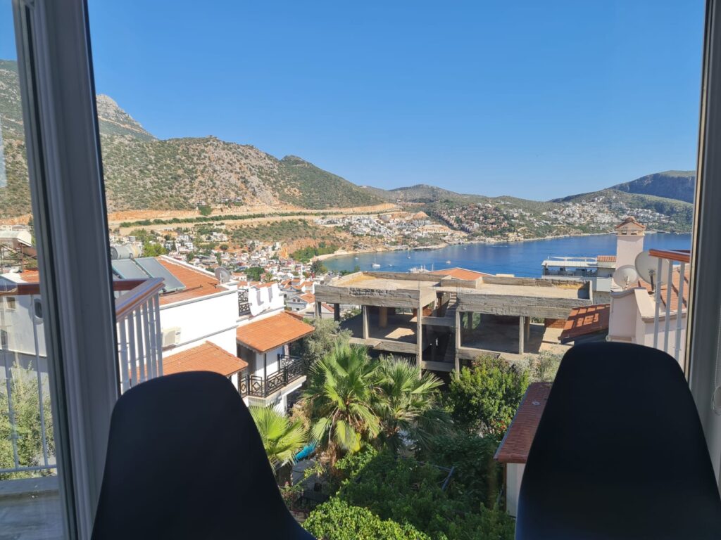 Amazing Central 2 Bedroom Apartment with Sea Views