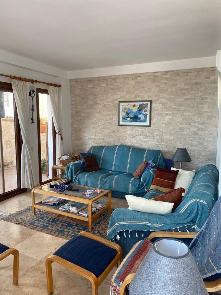 Traditional 4 Bedroom Villa in Central Location