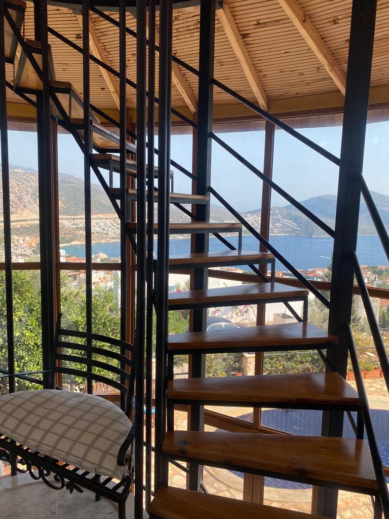 Traditional 4 Bedroom Villa in Central Location