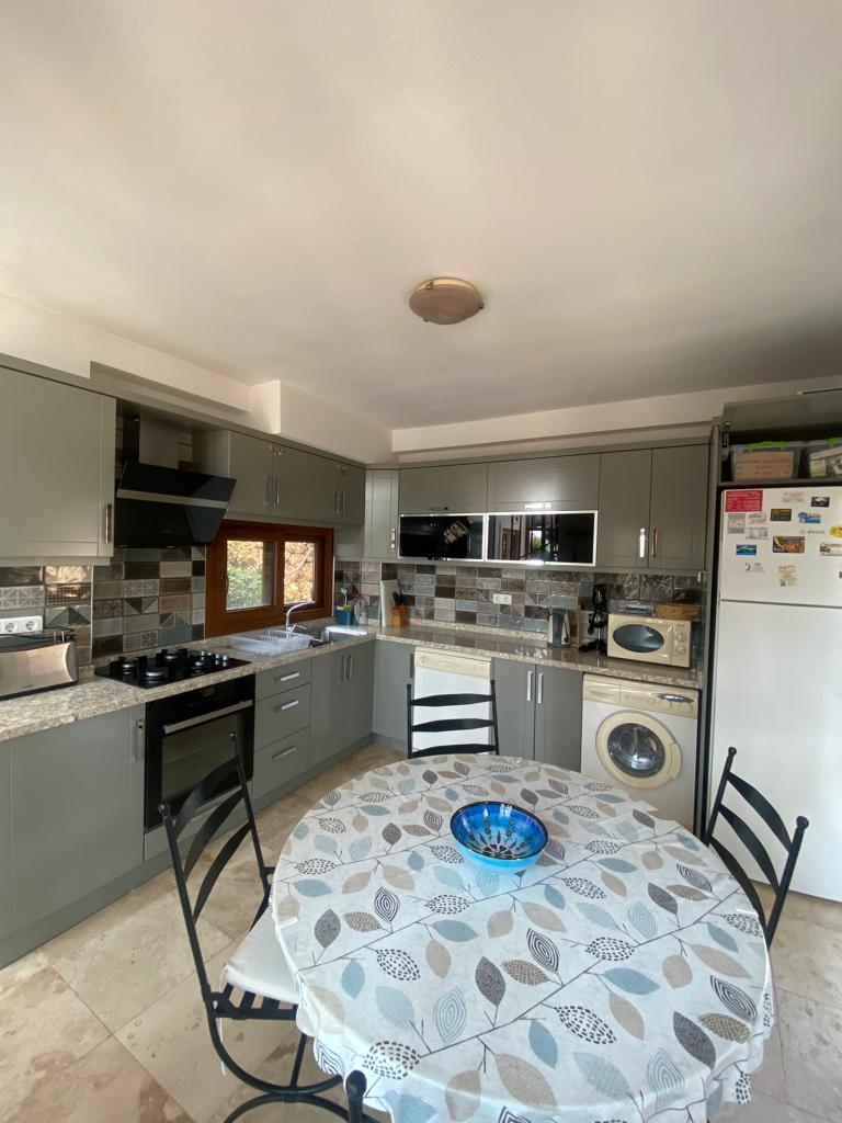 Traditional 4 Bedroom Villa in Central Location