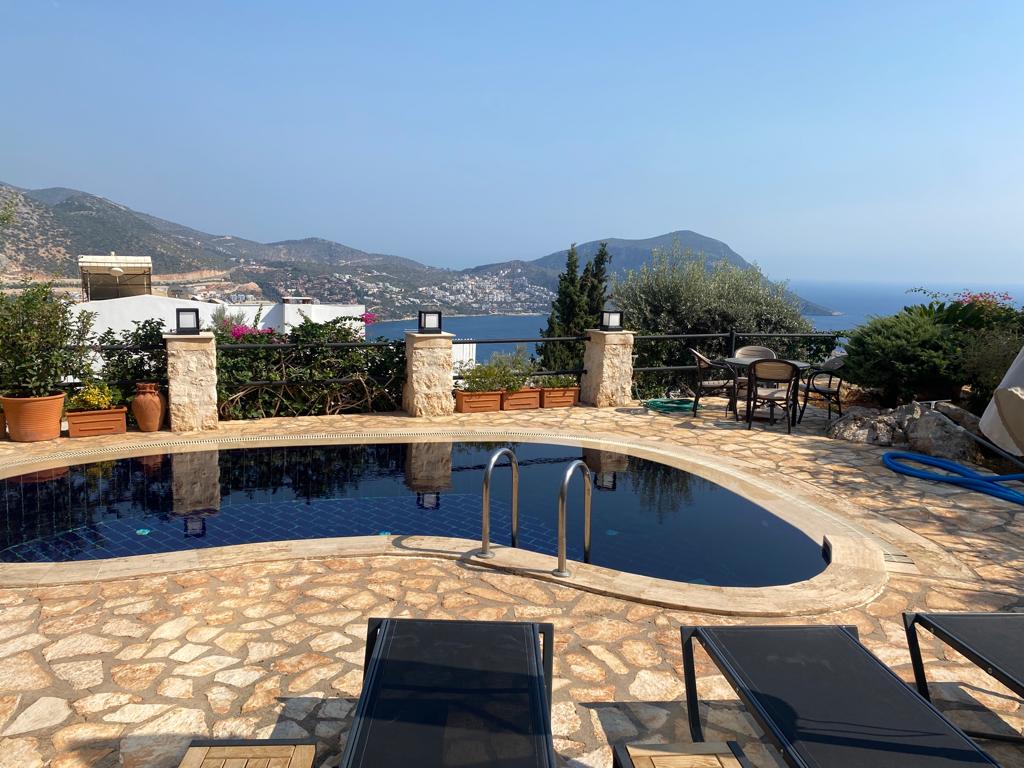 Traditional 4 Bedroom Villa in Central Location