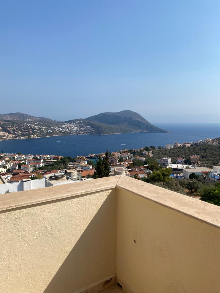 Traditional 4 Bedroom Villa in Central Location