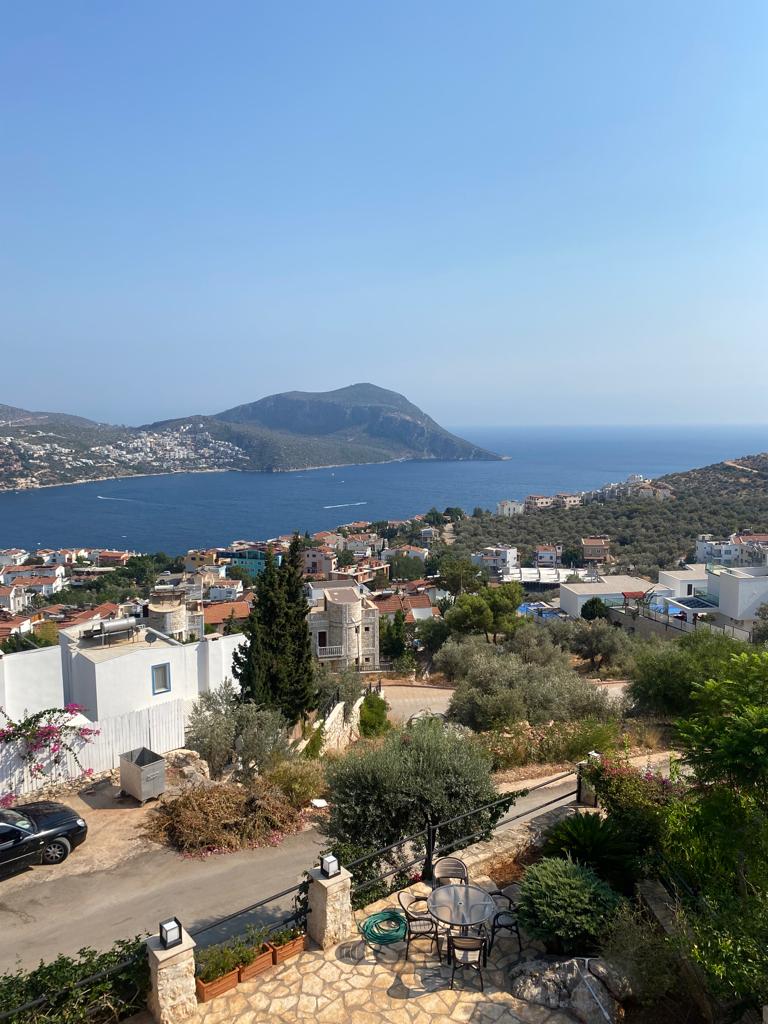 Traditional 4 Bedroom Villa in Central Location