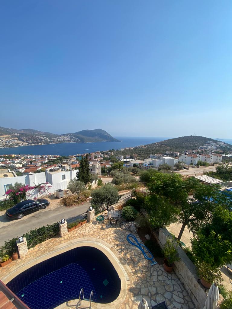 Traditional 4 Bedroom Villa in Central Location