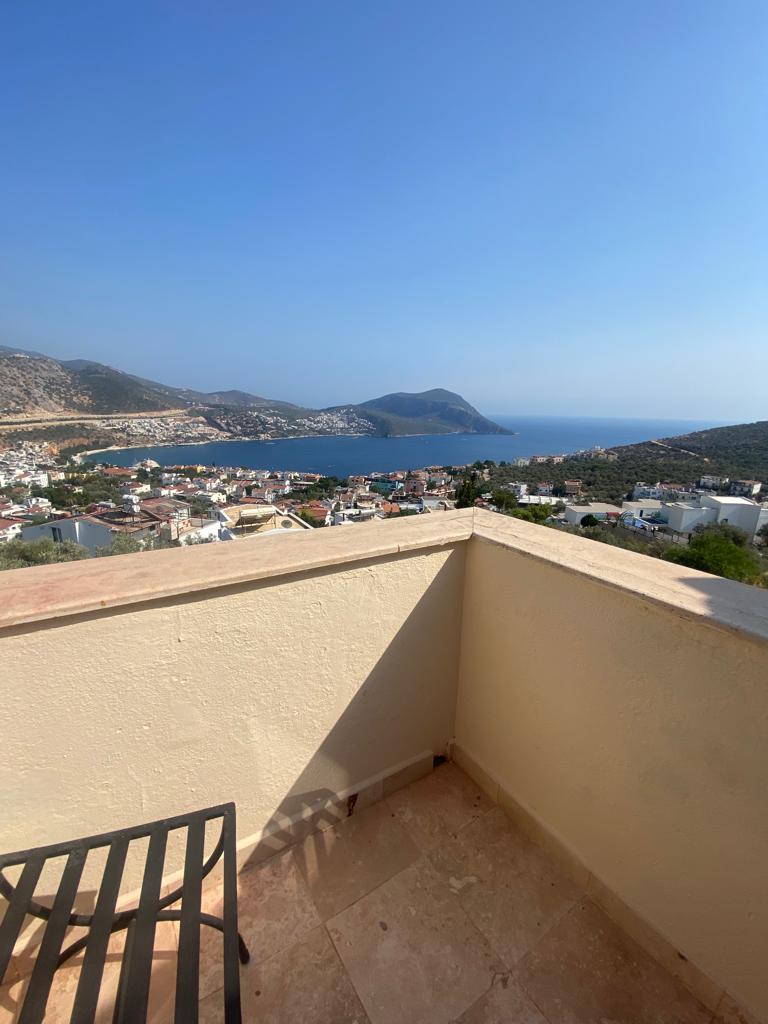 Traditional 4 Bedroom Villa in Central Location