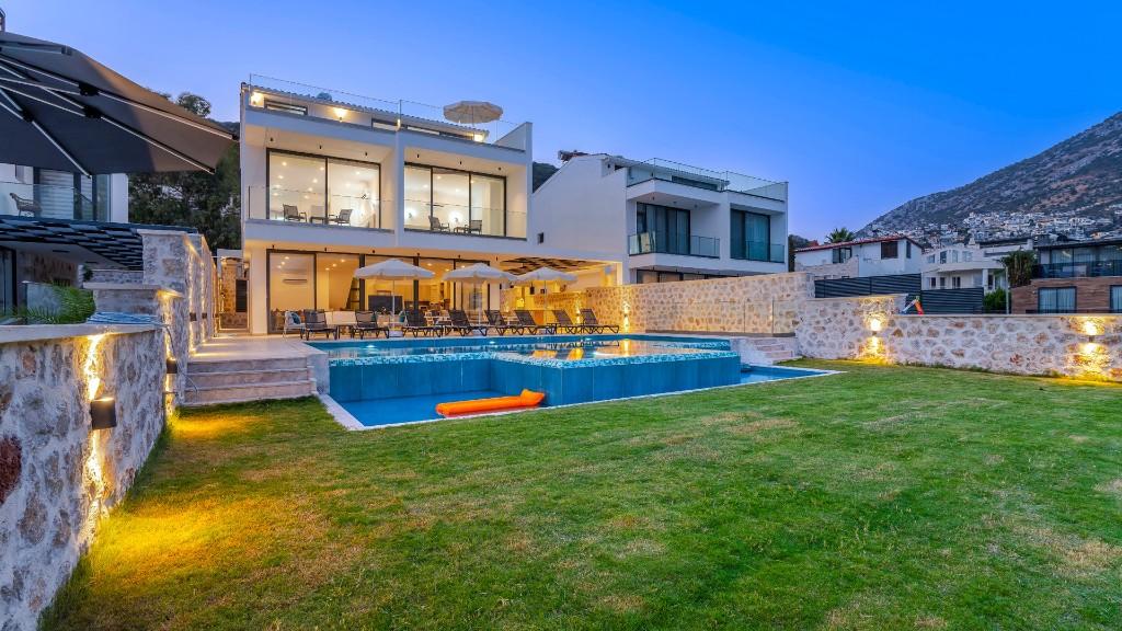 Brand New Luxury Modern Six Bedroom Villa in Ortaalan