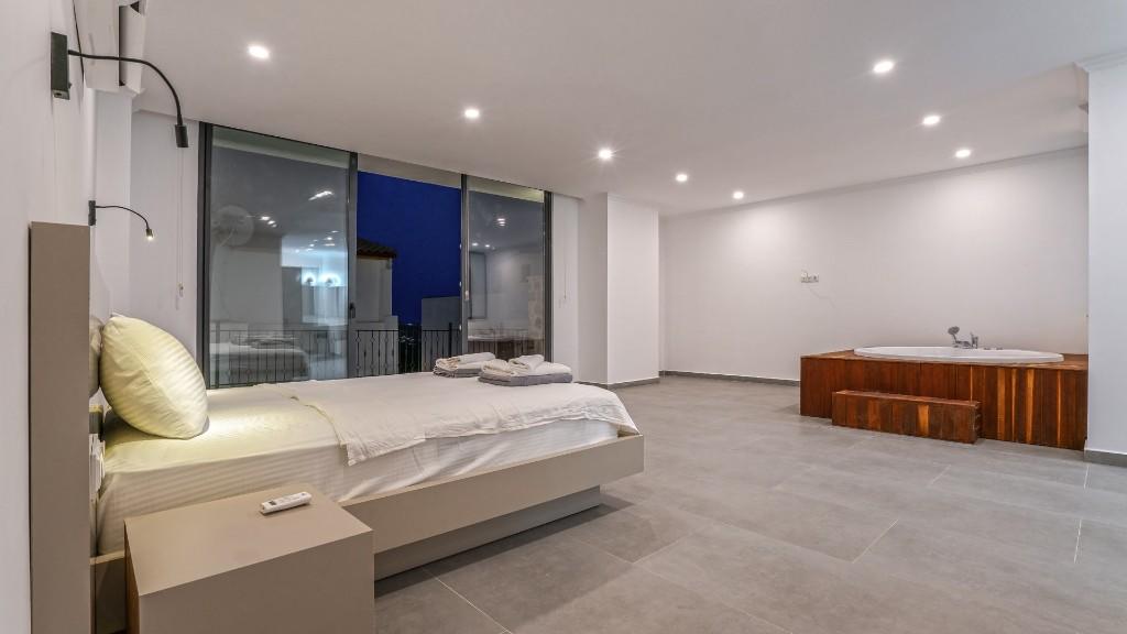 Brand New Luxury Modern Six Bedroom Villa in Ortaalan