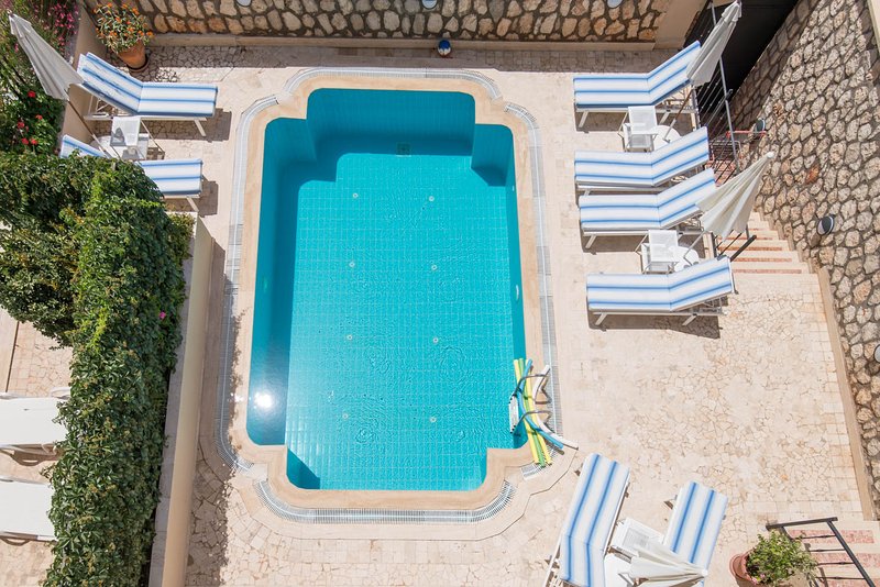 Poolside One Bedroom Apartment with Shared Pool