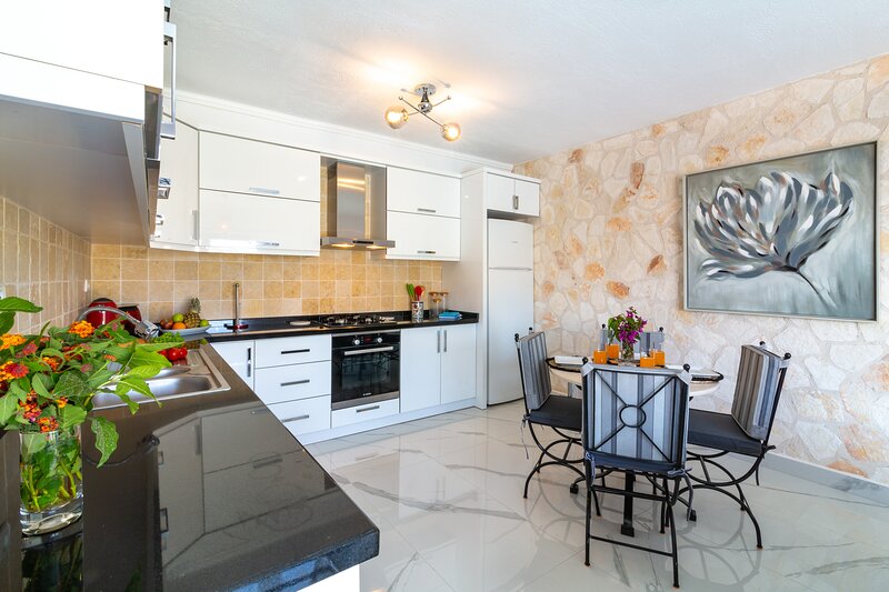 Poolside One Bedroom Apartment with Shared Pool