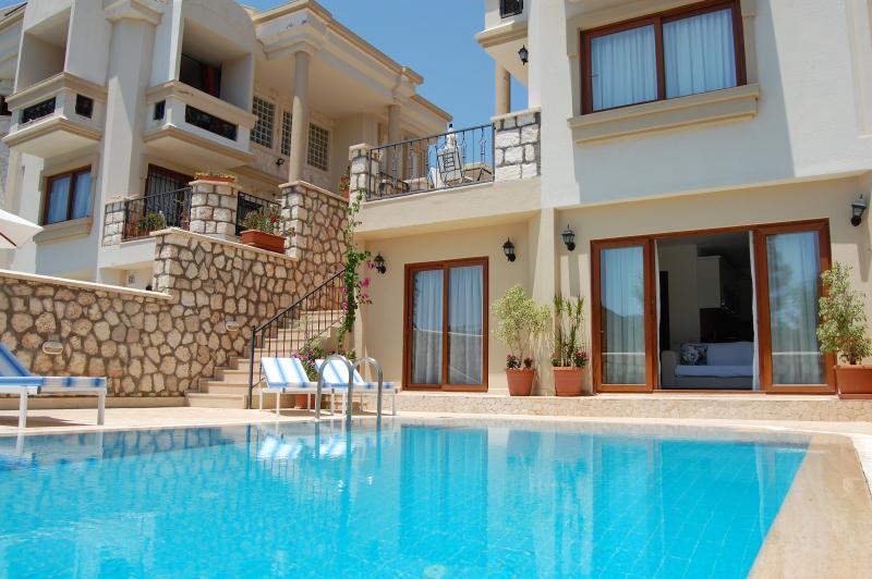 Recently Refurbished Two Bedroom Apartment With Sea Views