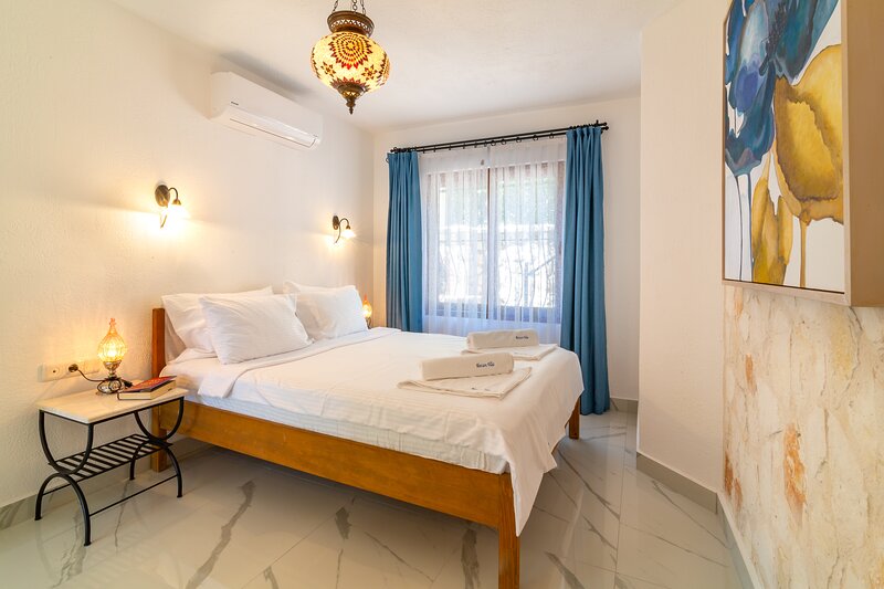 Recently Refurbished Two Bedroom Apartment With Sea Views