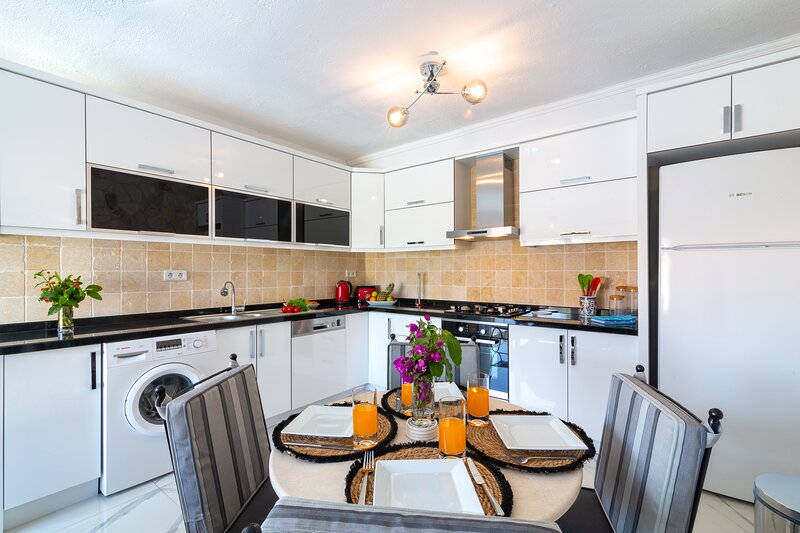 Poolside One Bedroom Apartment with Shared Pool