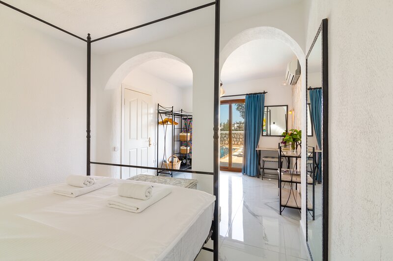 Poolside One Bedroom Apartment with Shared Pool