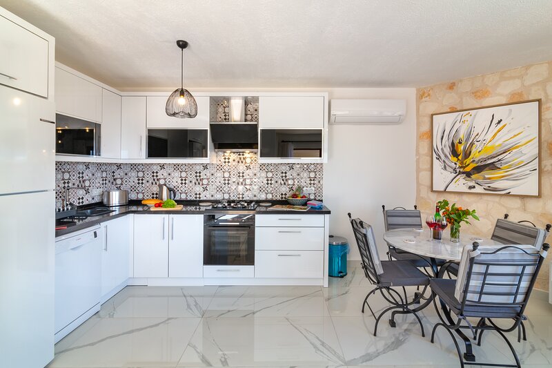 Recently Refurbished Two Bedroom Apartment With Sea Views