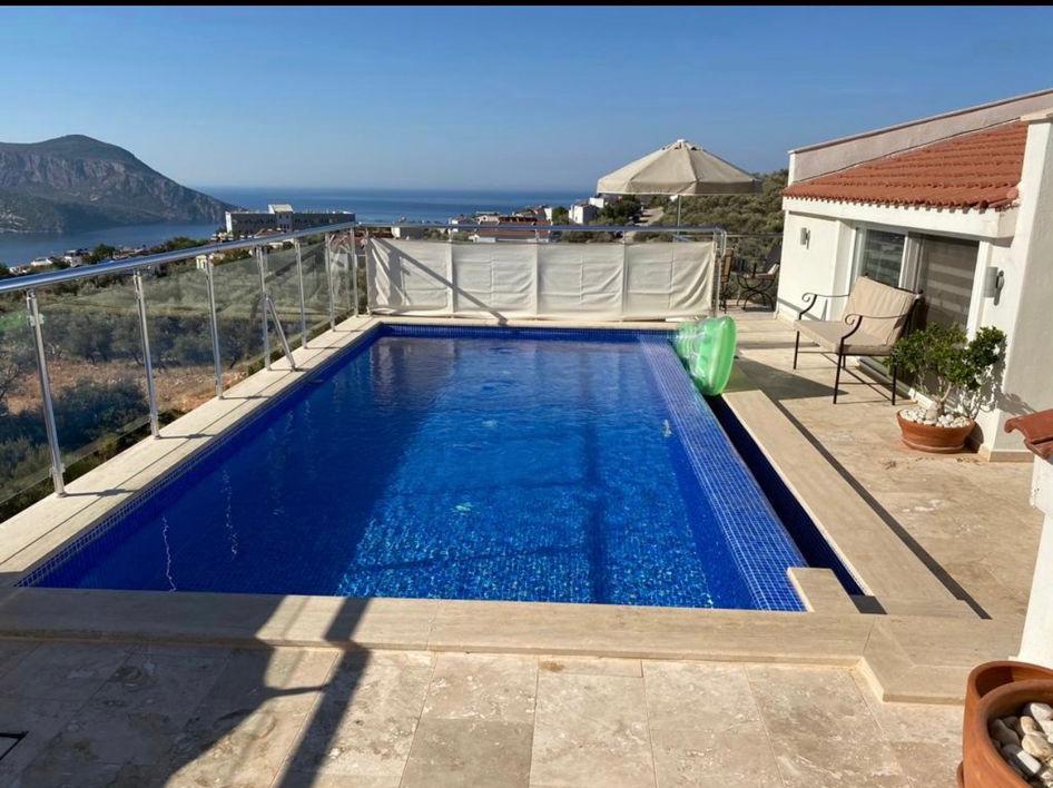 Modern Penthouse Duplex with Private Roof Pool