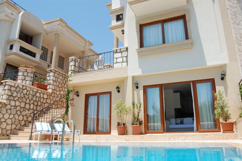 A Charming Poolside One Bedroom Apartment