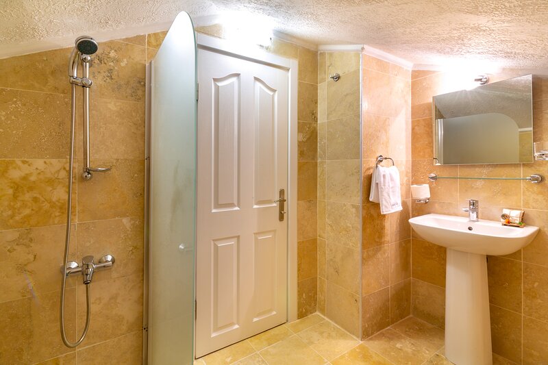 Modern Duplex Apartment With Stunning Island Views