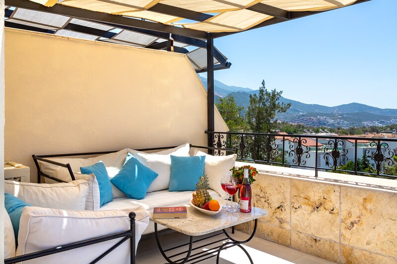 Modern Duplex Apartment With Stunning Island Views