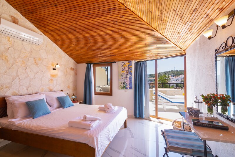 Modern Duplex Apartment With Stunning Island Views