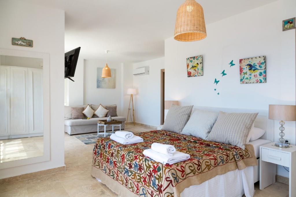 Tastefully Presented 4 Bedroom Villa In The Old Town