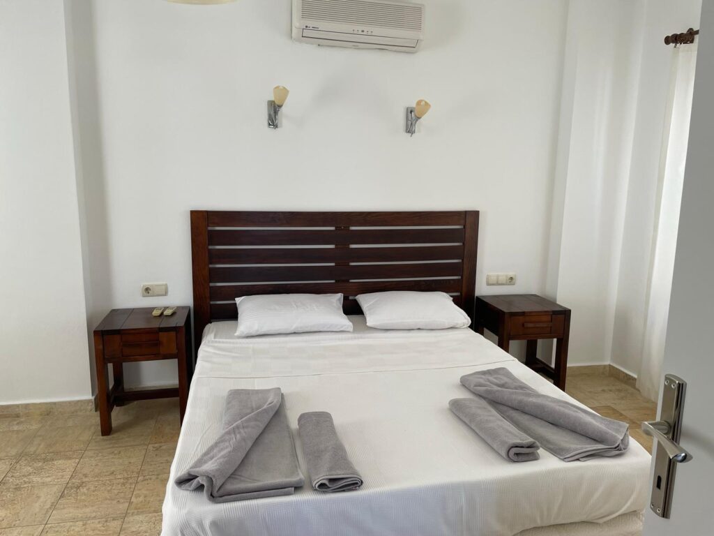 Automatically updates image attributes when a post is published or updated. Ensures image attributes are always consistent with settings.