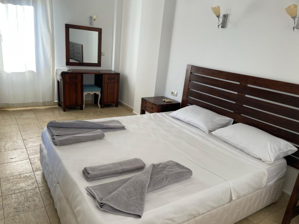 Automatically updates image attributes when a post is published or updated. Ensures image attributes are always consistent with settings.