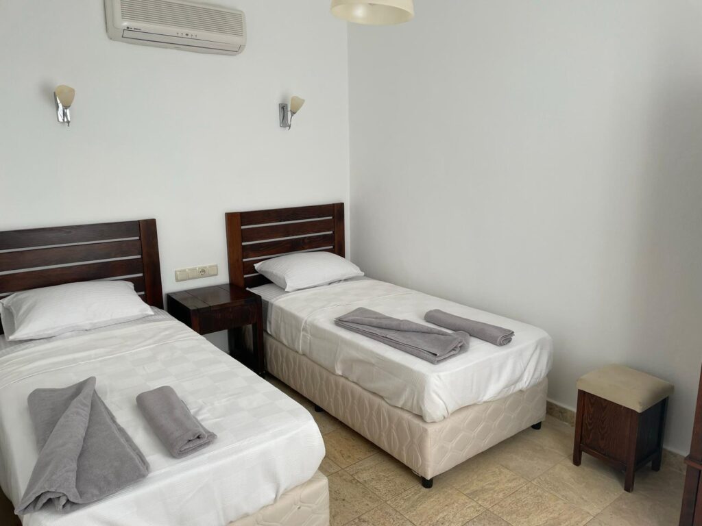 Automatically updates image attributes when a post is published or updated. Ensures image attributes are always consistent with settings.