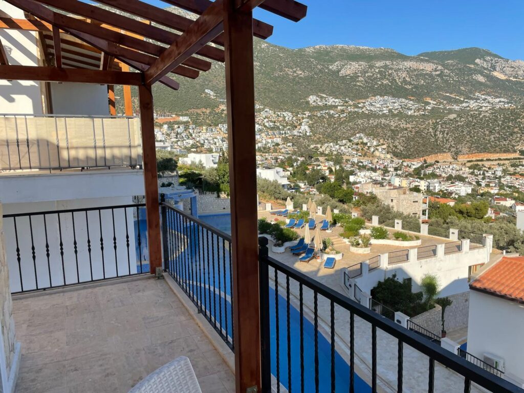 Automatically updates image attributes when a post is published or updated. Ensures image attributes are always consistent with settings.