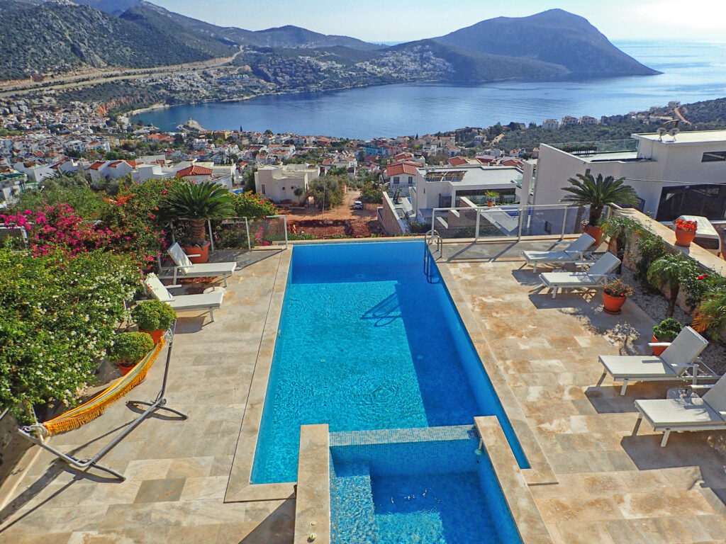 Modern Four Bedroom Villa With Private Infinity Pool and Sea views