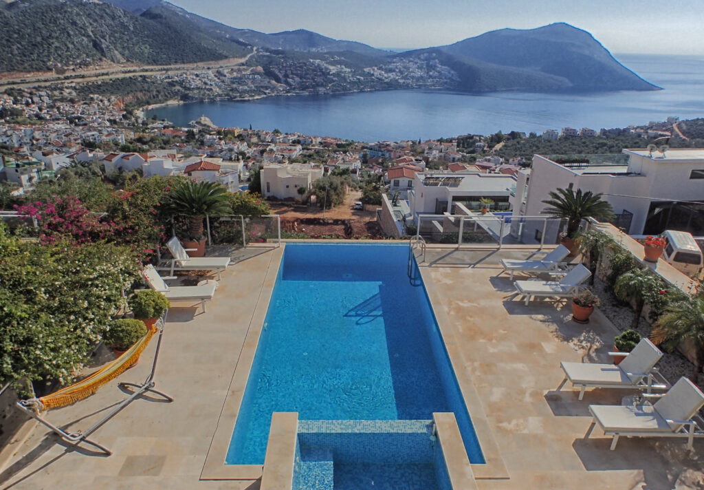 Modern Four Bedroom Villa With Private Infinity Pool and Sea views