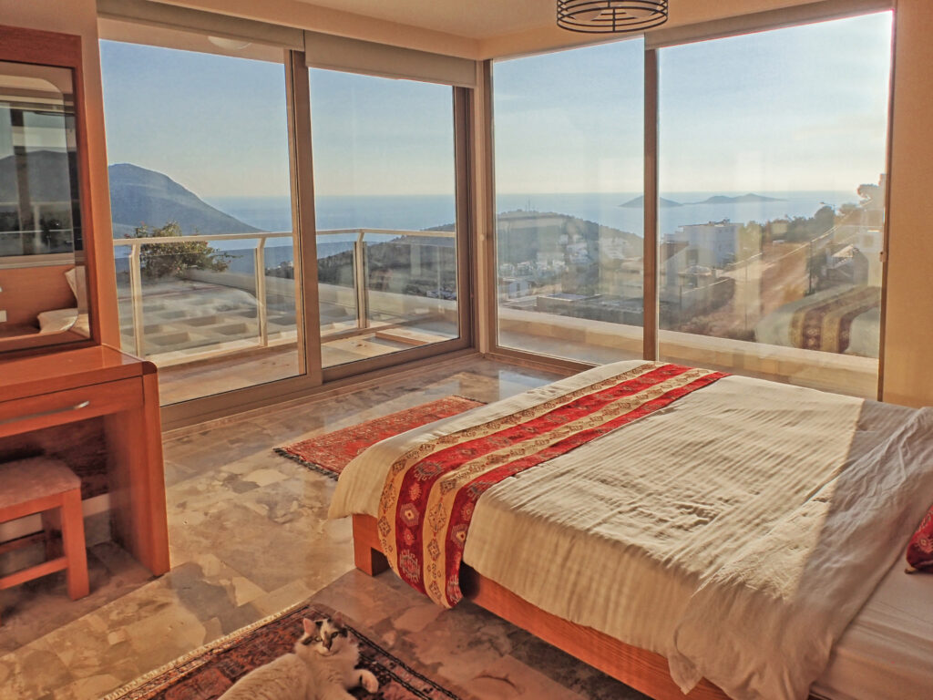 Modern Four Bedroom Villa With Private Infinity Pool and Sea views