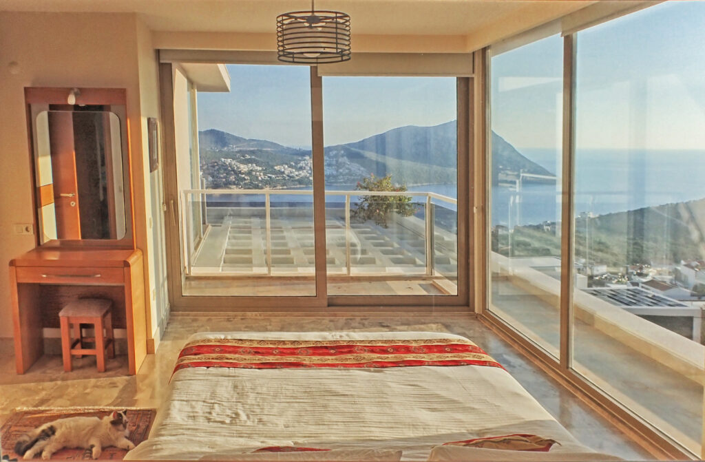 Modern Four Bedroom Villa With Private Infinity Pool and Sea views