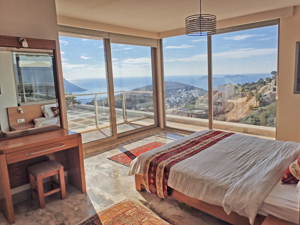 Modern Four Bedroom Villa With Private Infinity Pool and Sea views