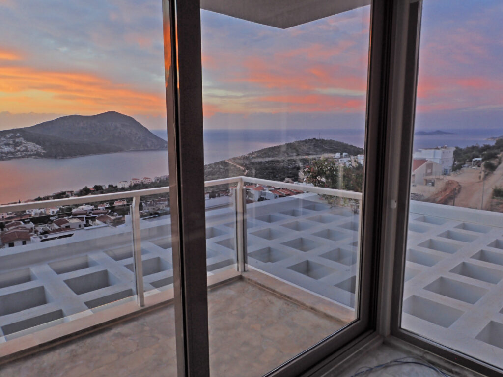 Modern Four Bedroom Villa With Private Infinity Pool and Sea views