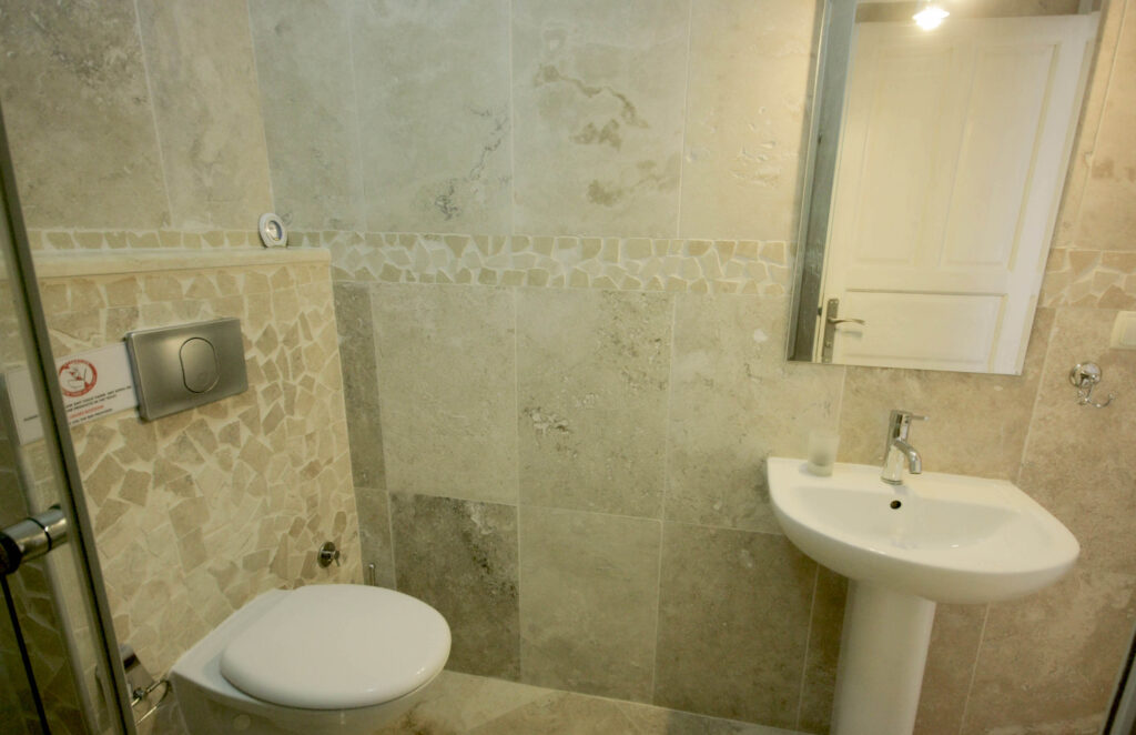 Conveniently Located 2 Bedroom Seaview Apartment with Shared Pool