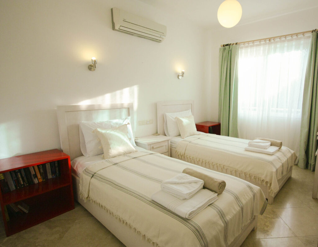 Conveniently Located 2 Bedroom Seaview Apartment with Shared Pool