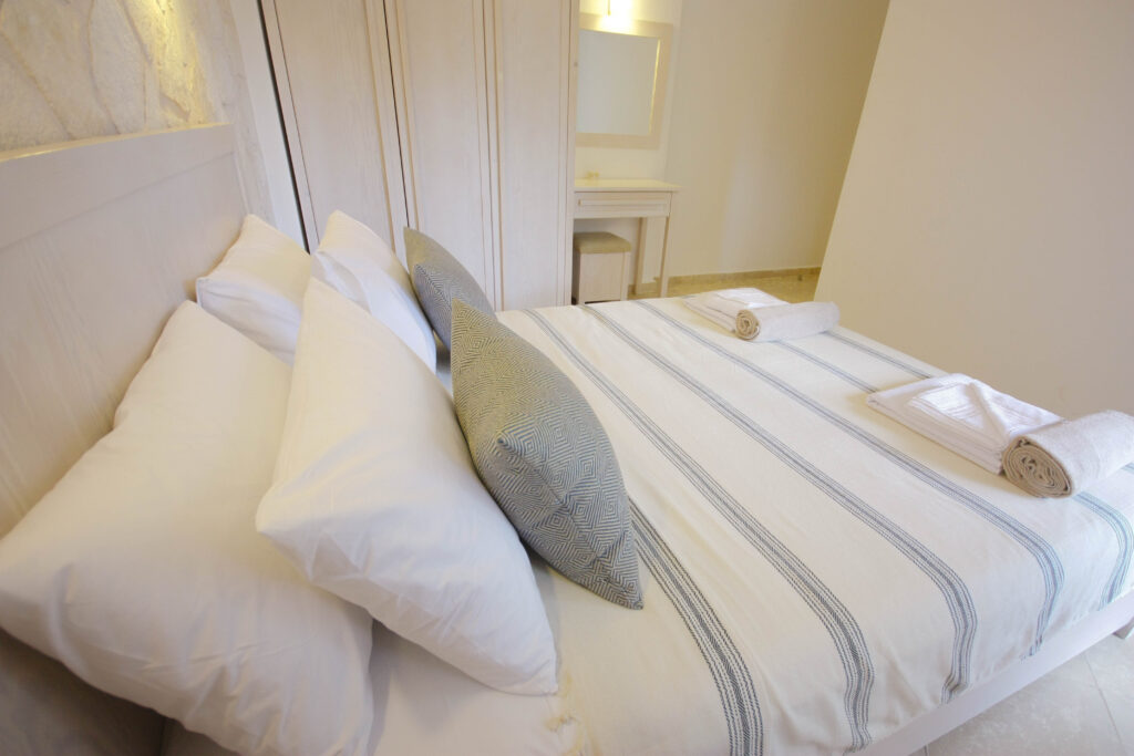 Conveniently Located 2 Bedroom Seaview Apartment with Shared Pool