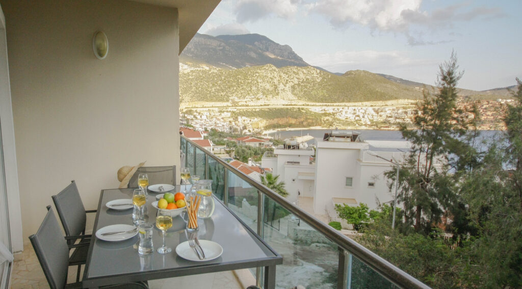 Conveniently Located 2 Bedroom Seaview Apartment with Shared Pool