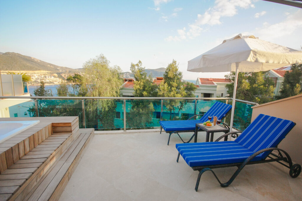 Centrally Located 2 Bedroom Duplex Seaview Apartment